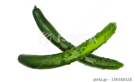きゅうり 新鮮な野菜素材 (背景透過) きゅうり 新鮮な野菜素材 (背景透過) 136588328
