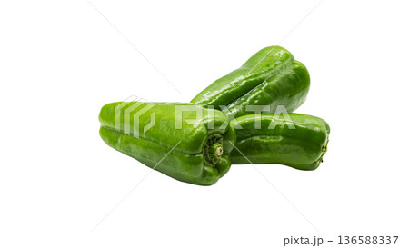 ピーマン　新鮮な野菜素材　（背景透過） 136588337