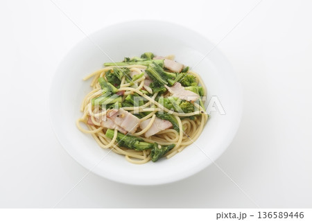 菜の花とベーコンのパスタ 136589446