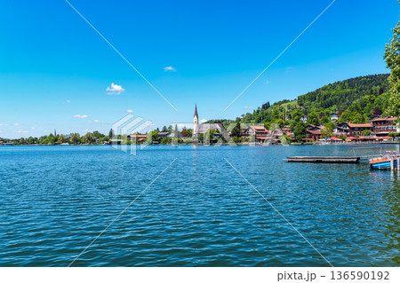 Hiking trail around Lake Schliersee in the bavarian alps at Schl 136590192