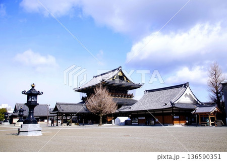 京都府　東本願寺・御影堂門（重要文化財） 京都市 下京区 常葉町　2022年2月 136590351