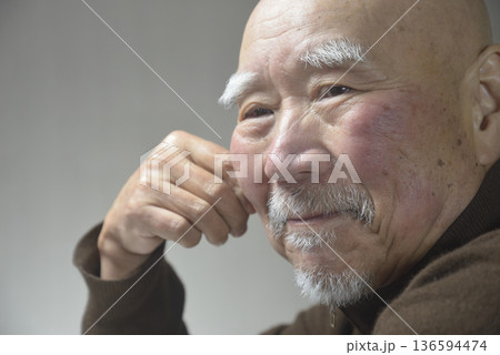 髭老人の笑顔 髭老人の笑顔 136594474
