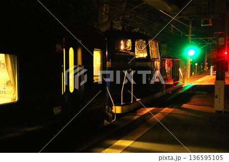 "深夜の駅"南会津へ夜汽車が征く… 夜行DL大樹『南会津』~上三依塩原温泉口駅 "深夜の駅"南会津へ夜汽車が征く… 夜行DL大樹『南会津』~上三依塩原温泉口駅 136595105