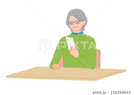シニア女性がはがきを裏返して読む動作イラスト 136599643