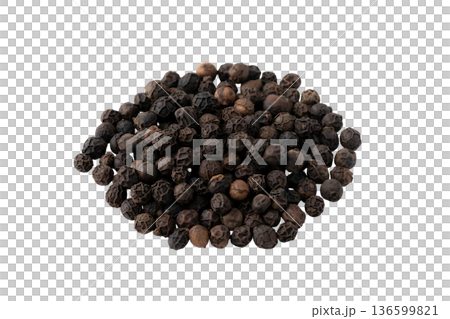 透明背景上的整顆黑胡椒（png） 136599821