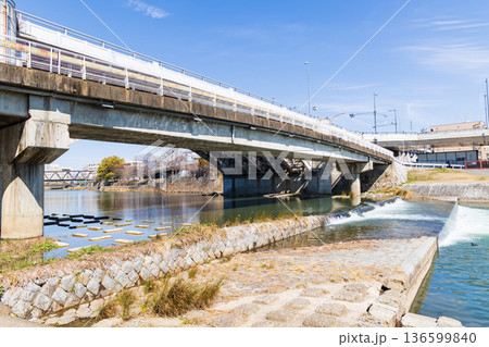 鴨川と東山橋 鴨川と東山橋 136599840