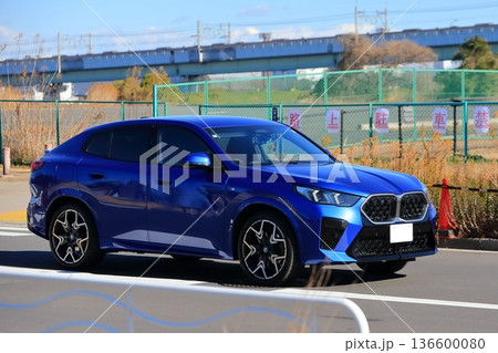 ドイツ製のSUV車両　イメージ 136600080