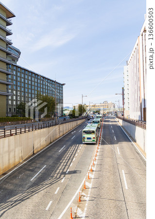 京都駅周辺の町並み(堀川通) 京都駅周辺の町並み(堀川通) 136600503