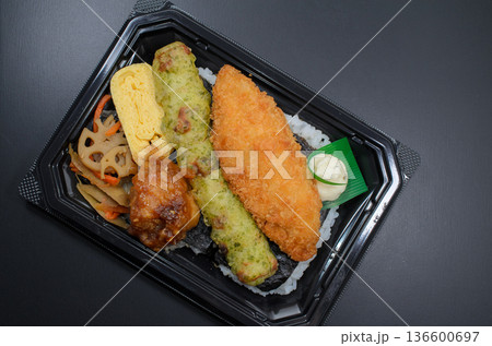 定番の海苔弁当 定番の海苔弁当 136600697