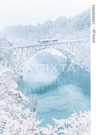 只見線 第一只見川橋梁の雪景色 只見線 第一只見川橋梁の雪景色 136600983