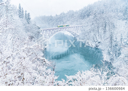 只見線 第一只見川橋梁の雪景色 只見線 第一只見川橋梁の雪景色 136600984