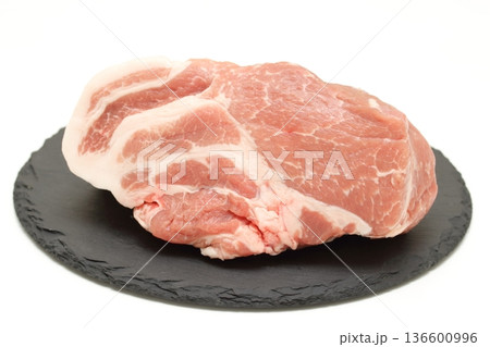豚肉 肩ロース ブロック 豚肉 肩ロース ブロック 136600996