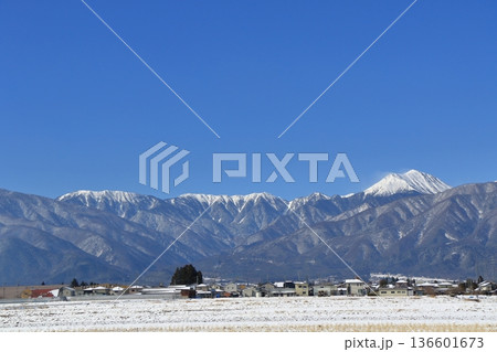 雪の安曇野と北アルプス 雪の安曇野と北アルプス 136601673