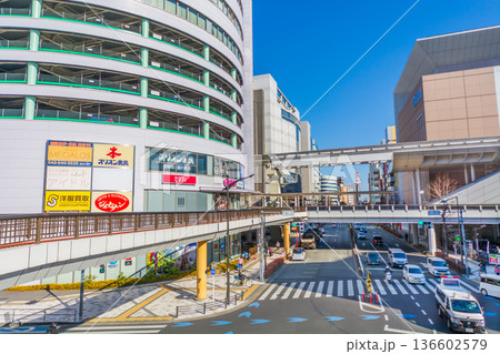 東京都の都市風景 多摩モノレール立川北駅から立川北駅前交差点方向 東京都の都市風景 多摩モノレール立川北駅から立川北駅前交差点方向 136602579