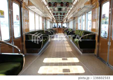 阪急電車車内 阪急電車車内 136602583