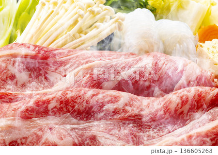 日本の美味しいすき焼き 136605268