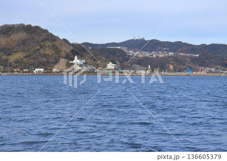 カトリック神ノ島教会と岬のマリア像（長崎県長崎市） 136605379