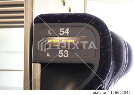 ドイツ鉄道の指定席電光掲示板 ドイツ鉄道の指定席電光掲示板 136605845