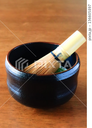抹茶を点てる 136605897