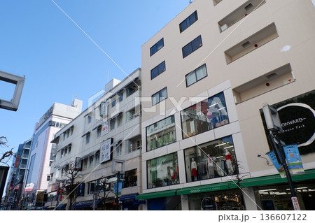 吉祥寺駅北口の雑居ビル 136607122