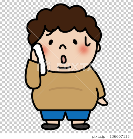 汗をかいているぽっちゃりした天パの子供(男の子) 汗をかいているぽっちゃりした天パの子供(男の子) 136607133