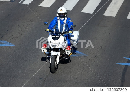 パトロール中の白バイ イメージ 136607269