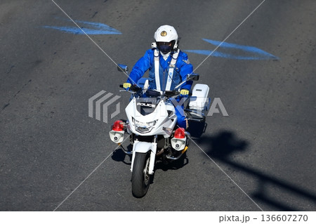 パトロール中の白バイ イメージ 136607270