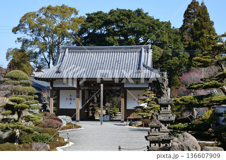 不動山寺と日本庭園  136607909