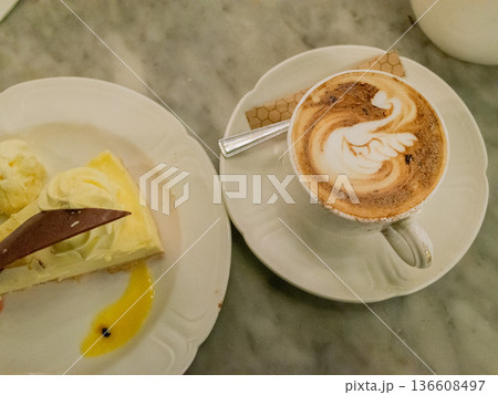 おしゃれなカフェ 136608497