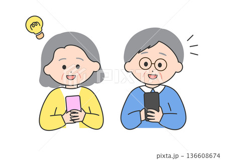 スマートフォンの操作が理解できて笑顔のかわいいシニア男女 スマートフォンの操作が理解できて笑顔のかわいいシニア男女 136608674