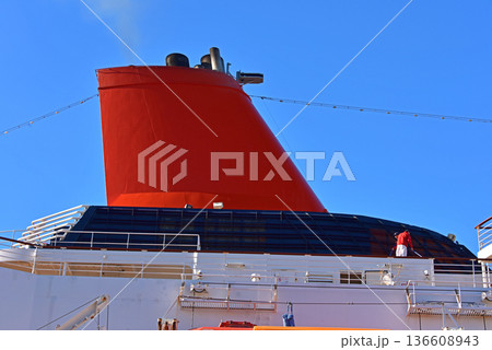 横浜　ハンマーヘッド風景　にっぽん丸 136608943