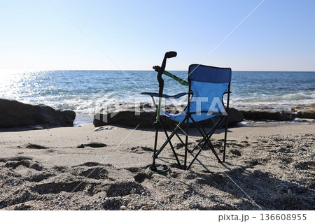 Beach metal detecting. High quality photo Beach metal detecting. High quality photo 136608955