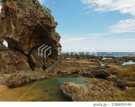 沖縄の自然美(ぐしちゃん浜) 沖縄の自然美(ぐしちゃん浜) 136609346