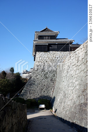 愛媛県　松山城・太鼓櫓と石垣 136610817