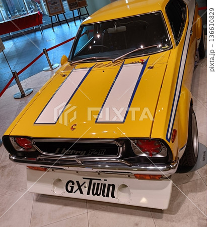 黄色い車 cherry 136610829