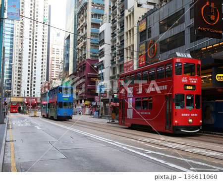 香港の庶民の足「トラム」（路面電車）英国植民地時代から走り続ける香港庶民の足 136611060