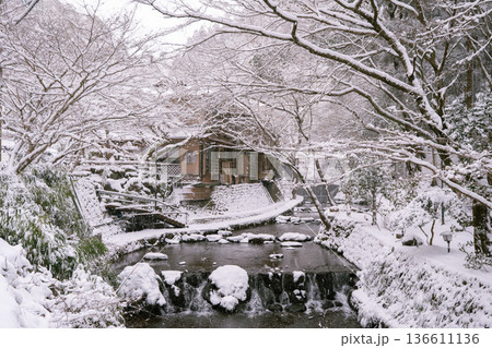 雪の積もった川 136611136