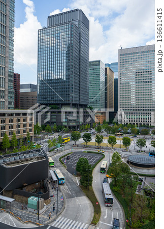 【都市風景】東京・丸の内のオフィスビル群 日中 【都市風景】東京・丸の内のオフィスビル群 日中 136611415