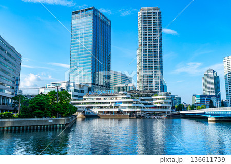 【神奈川県】綺麗な青空が広がる横浜ベイクォーター 136611739