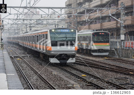 【降雪の中央線E233系　八王子駅】 136612903