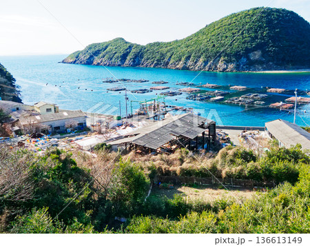 養殖いかだとイリコ工場 136613149