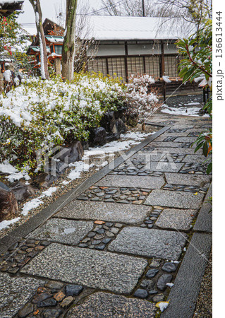 雪の石畳 雪の石畳 136613444