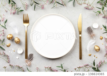 Minimal Easter Table Setting with Golden Eggs and Spring Flowers 136614365