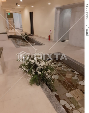 お洒落な通路 ホテルの館内 お洒落な通路 ホテルの館内 136614645