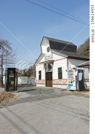 JR吾妻線 小野上駅の駅舎 JR吾妻線 小野上駅の駅舎 136614955