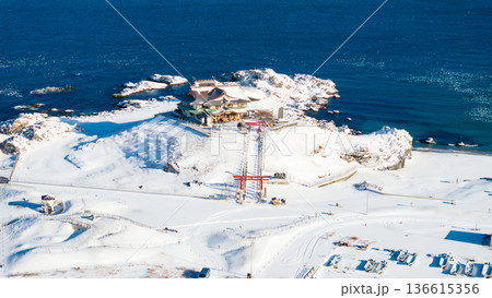 空撮「青森県」雪景色の蕪島 八戸市 空撮「青森県」雪景色の蕪島 八戸市 136615356