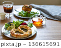 朝ごはんの風景 136615691