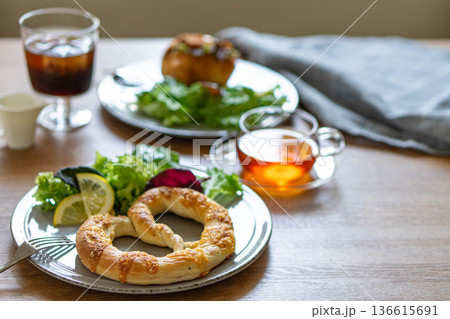 朝ごはんの風景 朝ごはんの風景 136615691