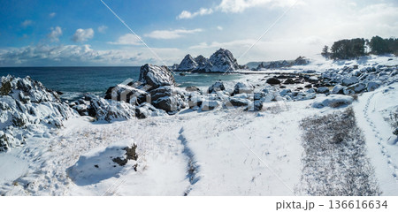「青森県」雪景色の種差海岸 八戸市 「青森県」雪景色の種差海岸 八戸市 136616634