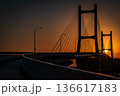 松川浦の夜明け・朝日に染まる美しい斜張橋のシルエット 松川浦の夜明け・朝日に染まる美しい斜張橋のシルエット 136617183